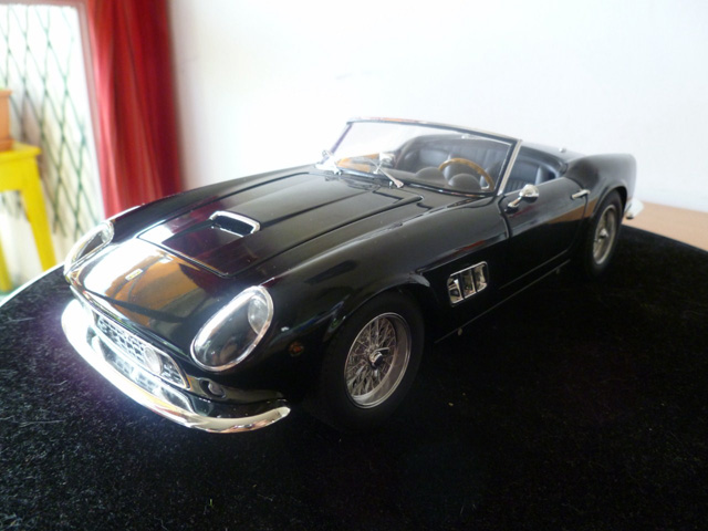 Photos de la Ferrari 250 GT California Noire Elite 1/18