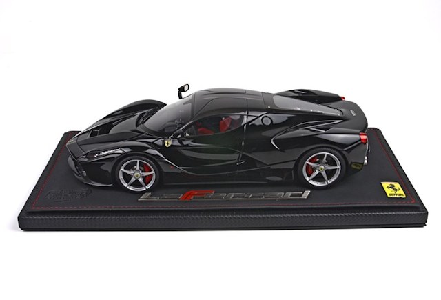 BBR : Ferrari LaFerrari Noire / Toit Carbone au 1/18