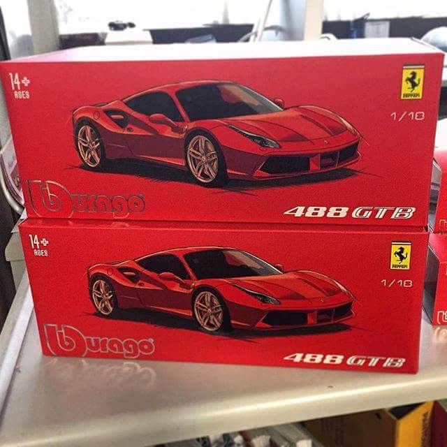 Bburago Signature : A venir : Photos d'une Ferrari 488 GTB Grise & Toit noir au 1/18 !