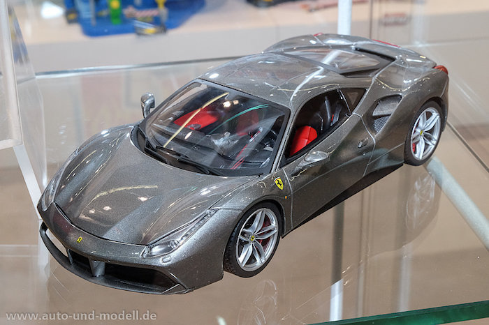 Ferrari Modelisme - Ferrari 1/18 : Nuremberg 2016 : Bburago Signature :  Photos des Ferrari 488 GTB Rouge 1/18