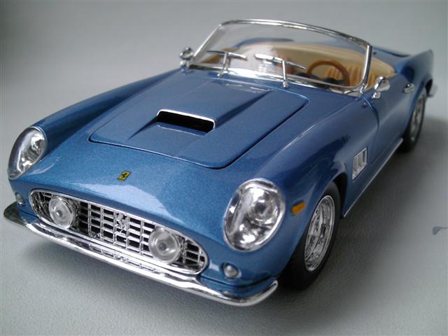 Ferrari 250 GT California Hot Wheels Bleu Azur  Disponible !