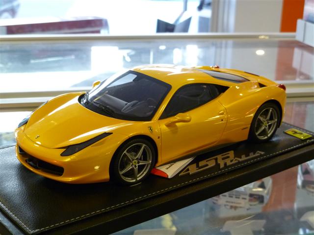 Photos de la Ferrari 458 Italia BBR Giallo Tristrato au 1/18