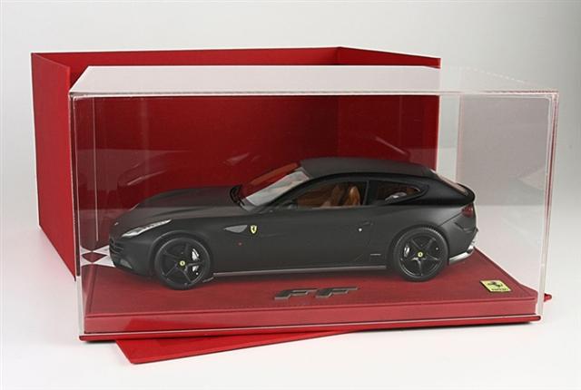 Premire photo de la Ferrari FF "Matt Black" BBR 1/18