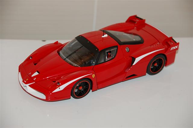 Photos de la FXX Evoluzione Rosso Corsa Elite 1/18