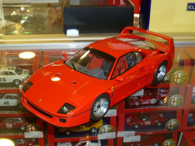 Photos de la Ferrari F40 Kyosho High End Rosso Corsa au 1/18