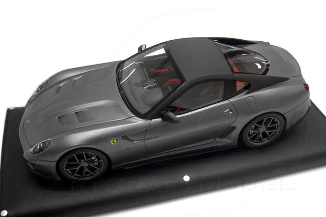 Photo de la Ferrari 599 GTO MR Models Gris Silverstone 1/18