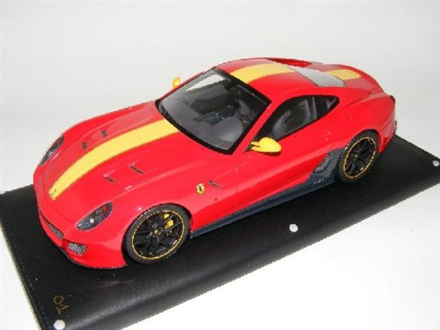 Photo de la Ferrari 599 GTO MR Models Rouge bande jaune 1/18