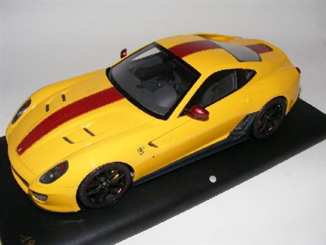 Photo de la Ferrari 599 GTO MR Models Jaune bande bordeaux 1/18