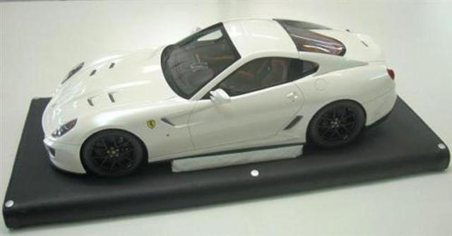 Photo de la Ferrari 599 GTO MR Models Blanc Fugi 1/18