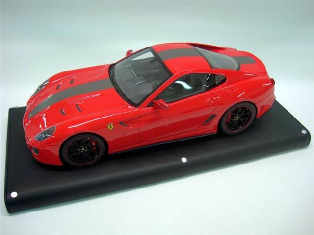 Photo de la Ferrari 599 GTO MR Models Rosso Scuderia Bande grise