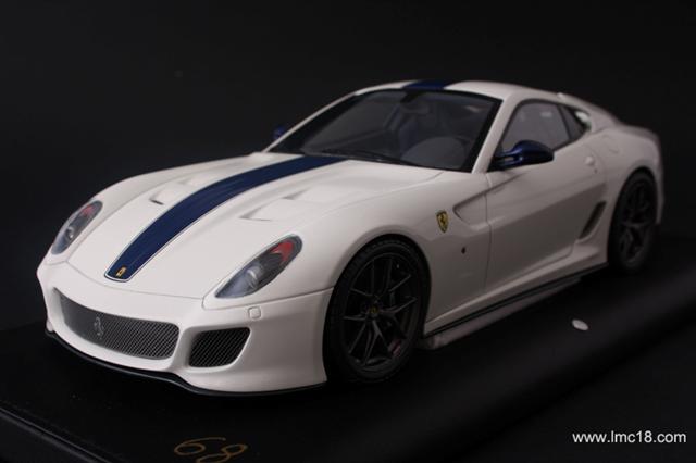 Photos de la Ferrari 599 GTO MR Models Blanche bande bleue 1/18
