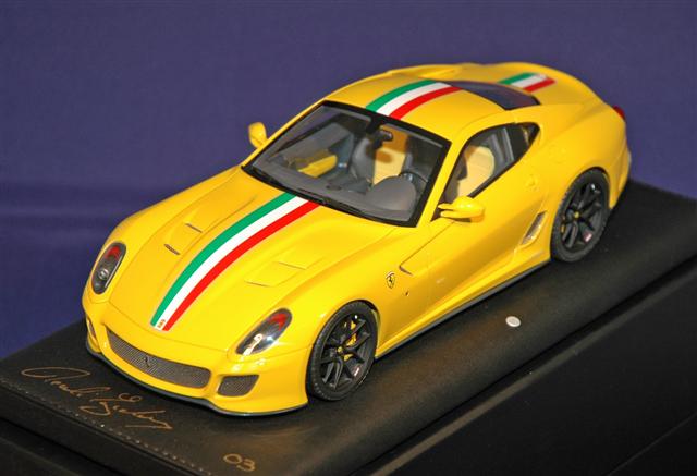 Photo de la Ferrari 599 GTO MR Models Jaune bande italienne 1/18