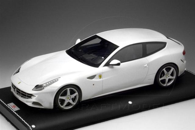 Photo de la Ferrari FF Bianco Italia par MR Models au 1/18