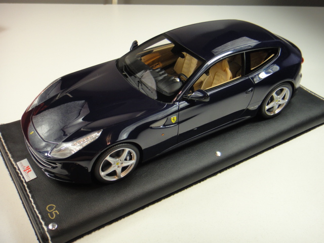 Photos de la Ferrari FF Blu America par MR Models au 1/18