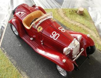 Vintage : Alfa Romeo 2300 Spider Scuderia Ferrari Burago 1/18