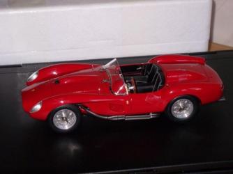 A sortir chez CMC : La Ferrari 250 Testa Rossa 1958 1/18