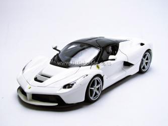 Bburago Race & Play : Nouveaut Juin 2015 : Autres photos de la Ferrari LaFerrari blanche 18-16001W 1/18
