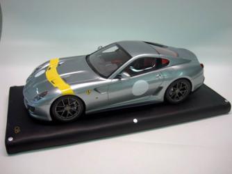 Photos de la Ferrari 599 GTO MR Models Grise Bande jaune 1/18