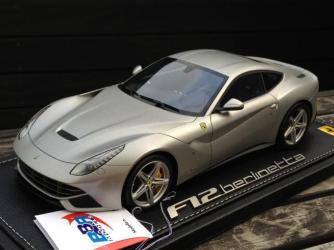 Photo de la Ferrari F12 Berlinetta grise BBR 1/18