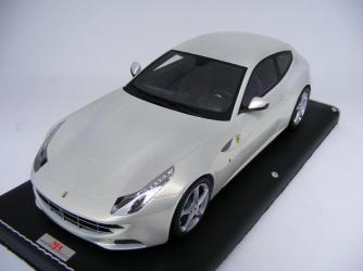 Photos de la Ferrari FF Grigio Abu Dhabi par MR Models 1/18