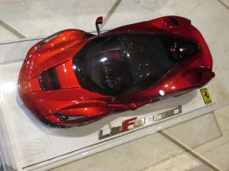 BBR : Photos d'une Ferrari LaFerrari Rosso Fuoco Toit carbone P1867MCE615/CH1 1/18