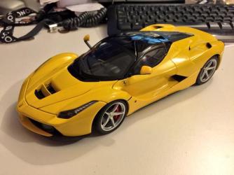 Elite : Nouveaut Dec 2014 : Photos de la Ferrari LaFerrari Jaune 1/18