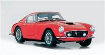 Octobre 2005 : 250 GT SWB C.M.C 1/18 ! Une merveille !