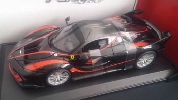Bburago : Nouveaut Juillet 2018 : Rception de ma Ferrari FXXK Noire N5 dans la gamme race & Play au 1/18 !