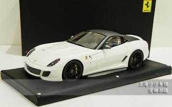 Photo de la Ferrari 599 GTO MR Models Pearl White Toit gris 1/18