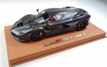 BBR : Ferrari LaFerrari Gris fonc / Toit Carbone / Socle beige