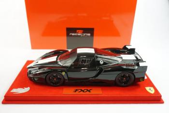 BBR / Raceline Models : Nouveaut Septembre 2018 : Dcouvrez la Ferrari FXX Noire bande italienne - Socle rouge au 1/18