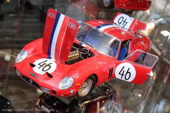 Nuremberg 2015 : Kyosho : A venir, Ferrari 250 GTO #3943GT 1000 km du Nrburgring 1963 au 1/18