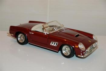 Vintage : La Ferrari 250 GT California Bordeaux HotWheels 1/18