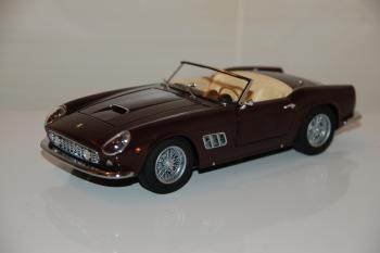 Photos de la Ferrari 250 GT California Bordeaux Elite 1/18