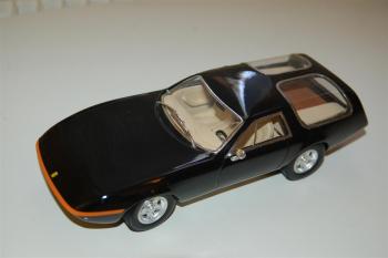 Nouvelles photos de la Ferrari 365 GTB/4 Panther par RP Model au