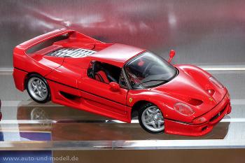 Nuremberg 2015 : Burago : Photo de la Ferrari F50 Rouge 1/18