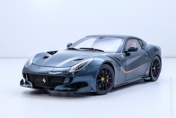 Nuremberg 2018 : BBR : Photos de la Ferrari F12 tdf bleu & orange au 1/18