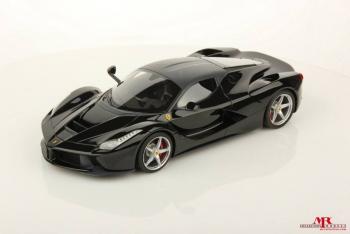MR Models dvoile des photos d'une LaFerrari Noire / Toit carbone 1/18