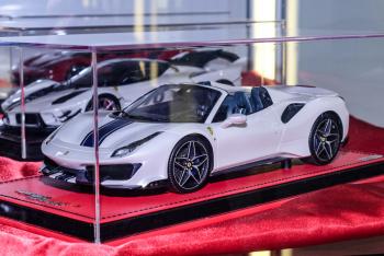 Nuremberg 2019 : MR Models : Photo de la Ferrari 488 Pista Aperta au 1/18