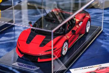 Nuremberg 2019 : Looksmart : Photo de la Ferrari J50 Rosso Corsa au 1/18