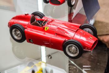 ToyFair Nuremberg 2018 : CMC : Photos de la superbe Ferrari D50 en rouge au 1/18