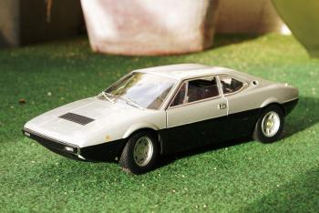 Dcouvrez la Dino 308 GT4 Grise & Noir Elite 1/18