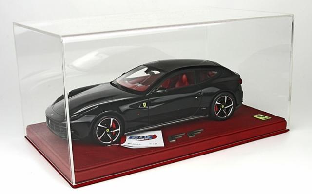 Premire photo de la Ferrari FF "Gloss Black" BBR 1/18