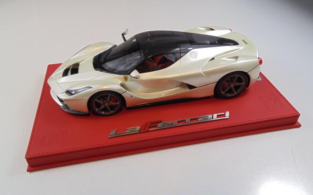 BBR : Ferrari LaFerrari Fugi White / Toit Carbone 1/18