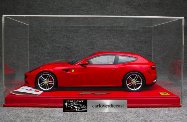 BBR : Ferrari FF Rosso Corsa 322 / Etriers rouges / Socle rouge 1/18