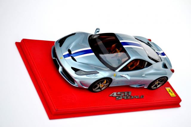 BBR : Nouveaut : Ferrari 458 Speciale "C4F" Grigio Alloy / Bande bleu & blanc au 1/18