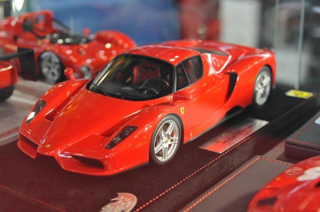 BBR : Nouveaut Novembre 2018 : P18134A : Sortie de la Ferrari Enzo Rosso Corsa en rsine & socle noir au 1/18