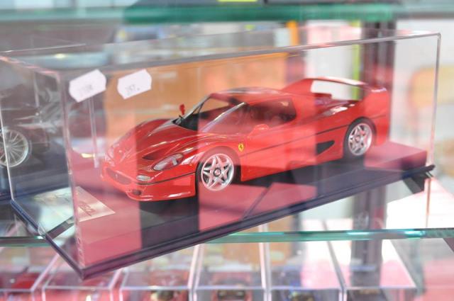 Looksmart : Photos de la Ferrari F50 Rosso Corsa LS18_FC05A  1/18 au Salon de Genve