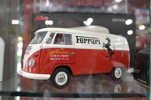 Schuco : Nouveaut Sept. 2017 : Volkswagen T1b Ferrari de l'Ecurie Francorchamps au 1/18 !