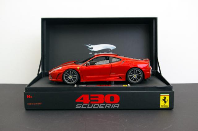 Photos dtailles de la Ferrari F430 Scuderia Super Elite 1/18